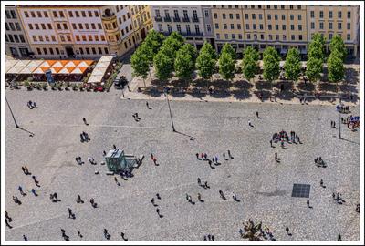 Platz unter dem Turm